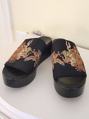 Vintage 90s/Y2K Black BEBE Embroidered Chinese Dragon Chunky Platform Sandals -7